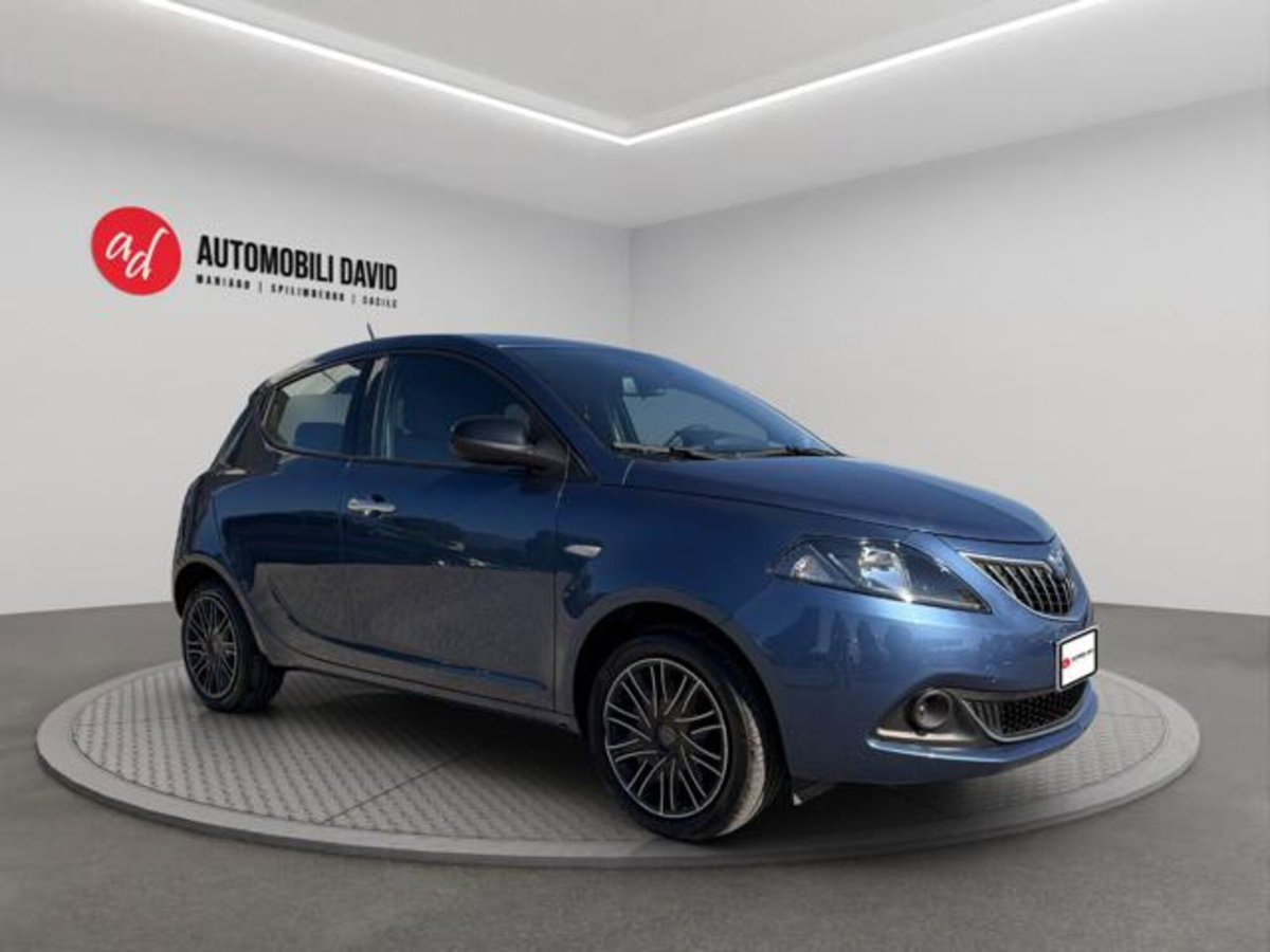 Lancia Ypsilon 1.0 FireFly 5 porte S&S Hybrid Silver Plus (2)