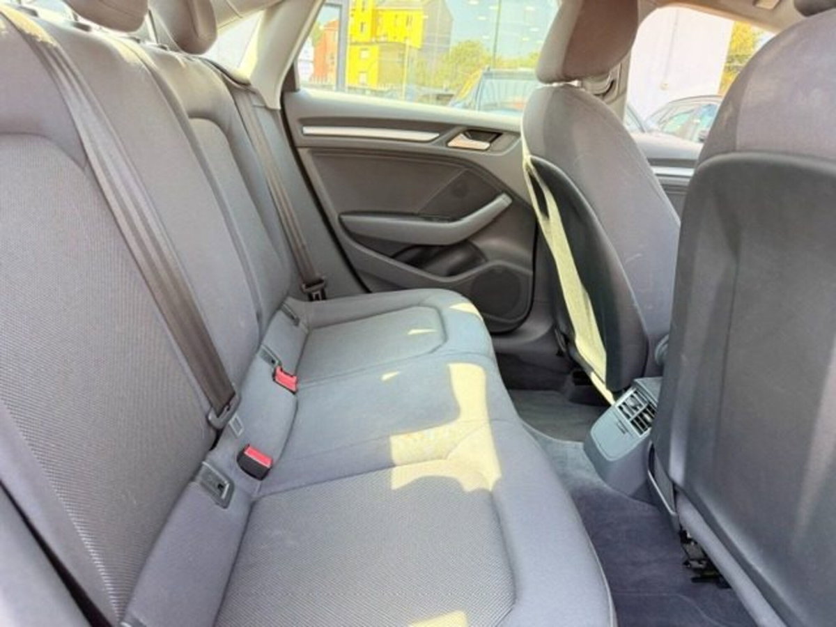 Audi A3 Sedan 1.5 TFSI COD S tronic Business (11)