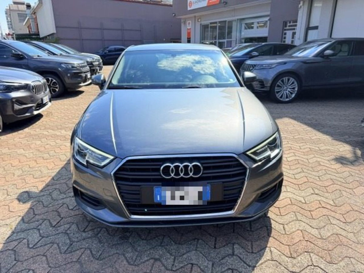 Audi A3 Sedan 1.5 TFSI COD S tronic Business (2)