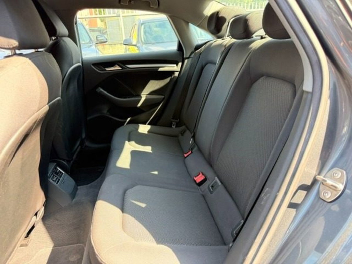 Audi A3 Sedan 1.5 TFSI COD S tronic Business (8)