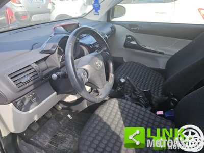 Toyota iQ 1.3 Executive (5)