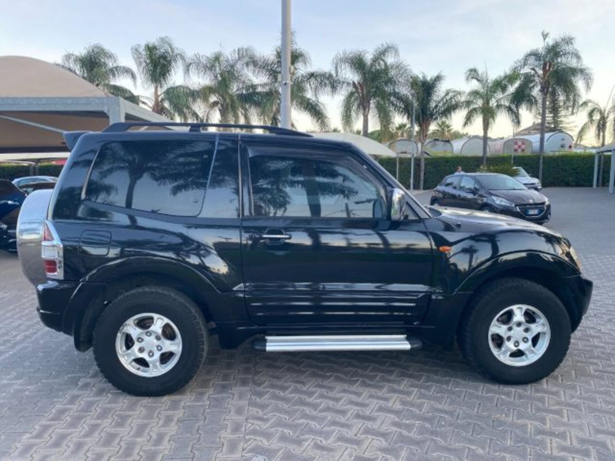 Mitsubishi Pajero 3.2 16V DI-D 3p. GLX (14)