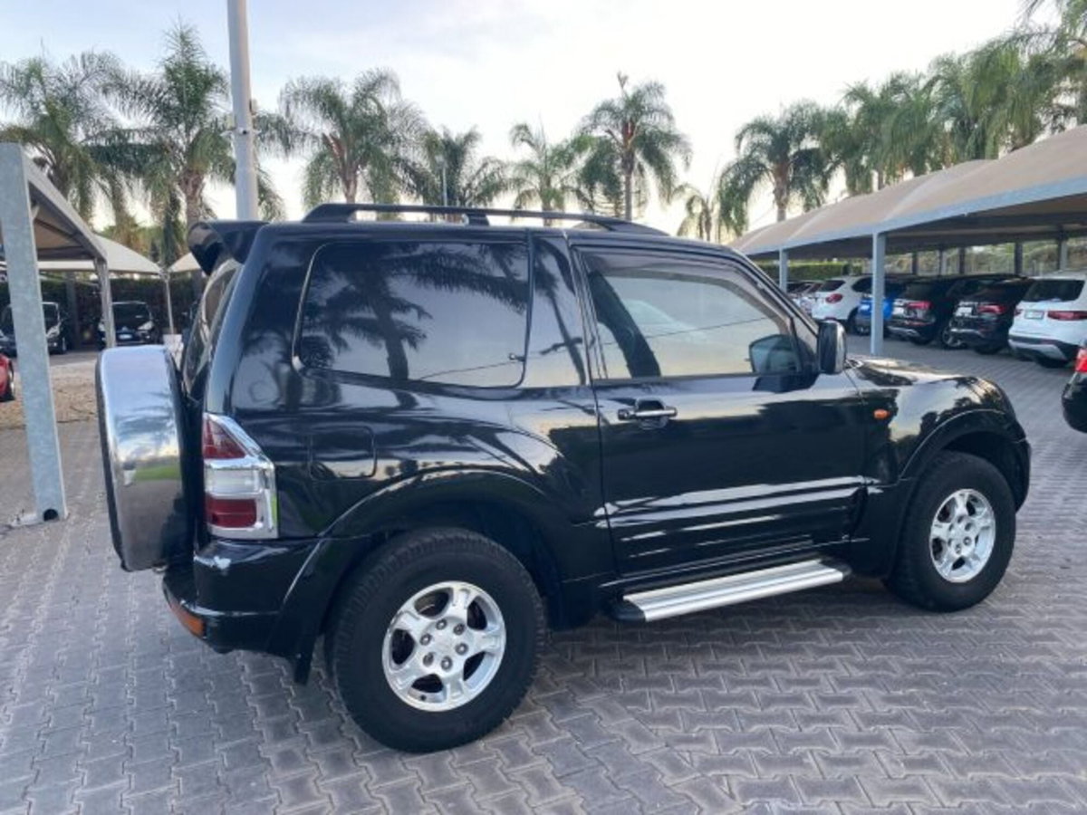 Mitsubishi Pajero 3.2 16V DI-D 3p. GLX (18)