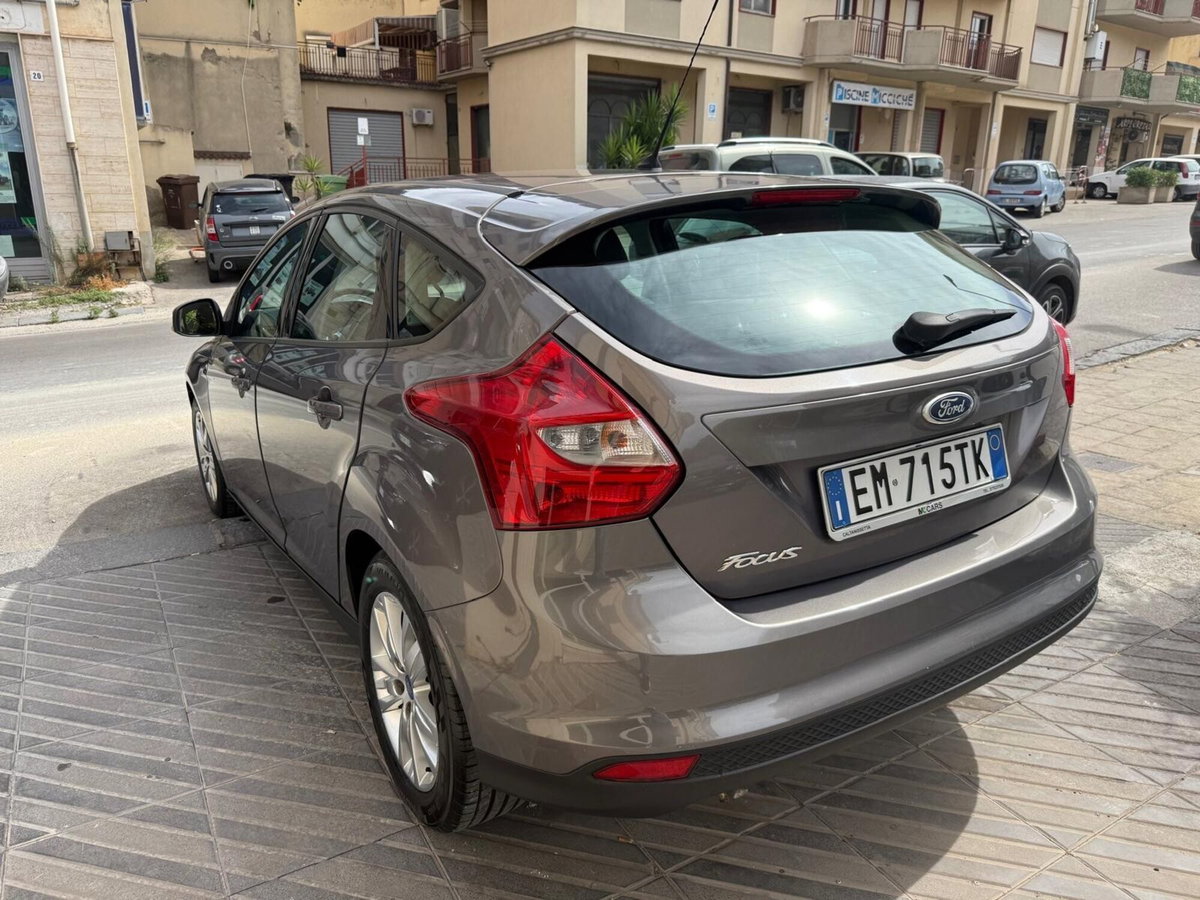 Ford Focus 1.6 TDCi 115 CV (13)