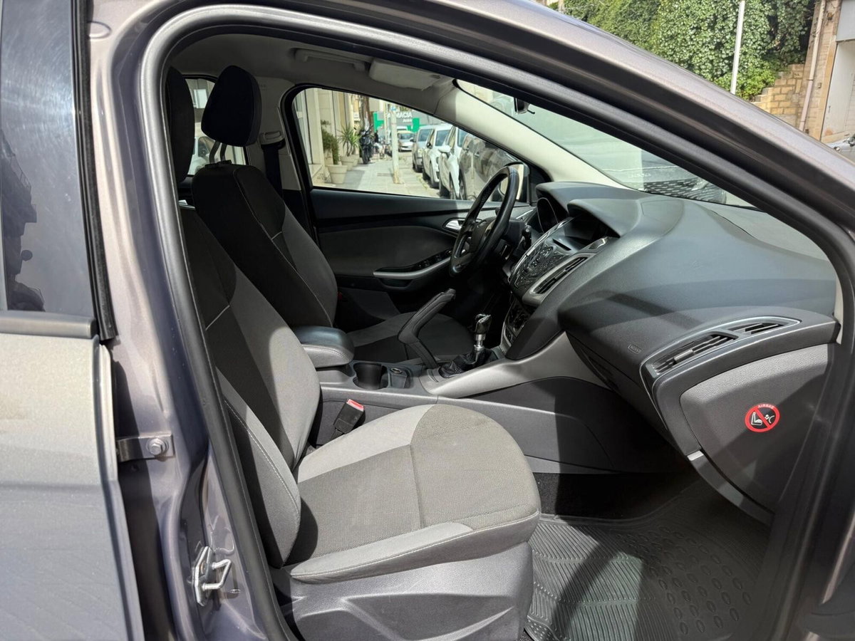 Ford Focus 1.6 TDCi 115 CV (8)