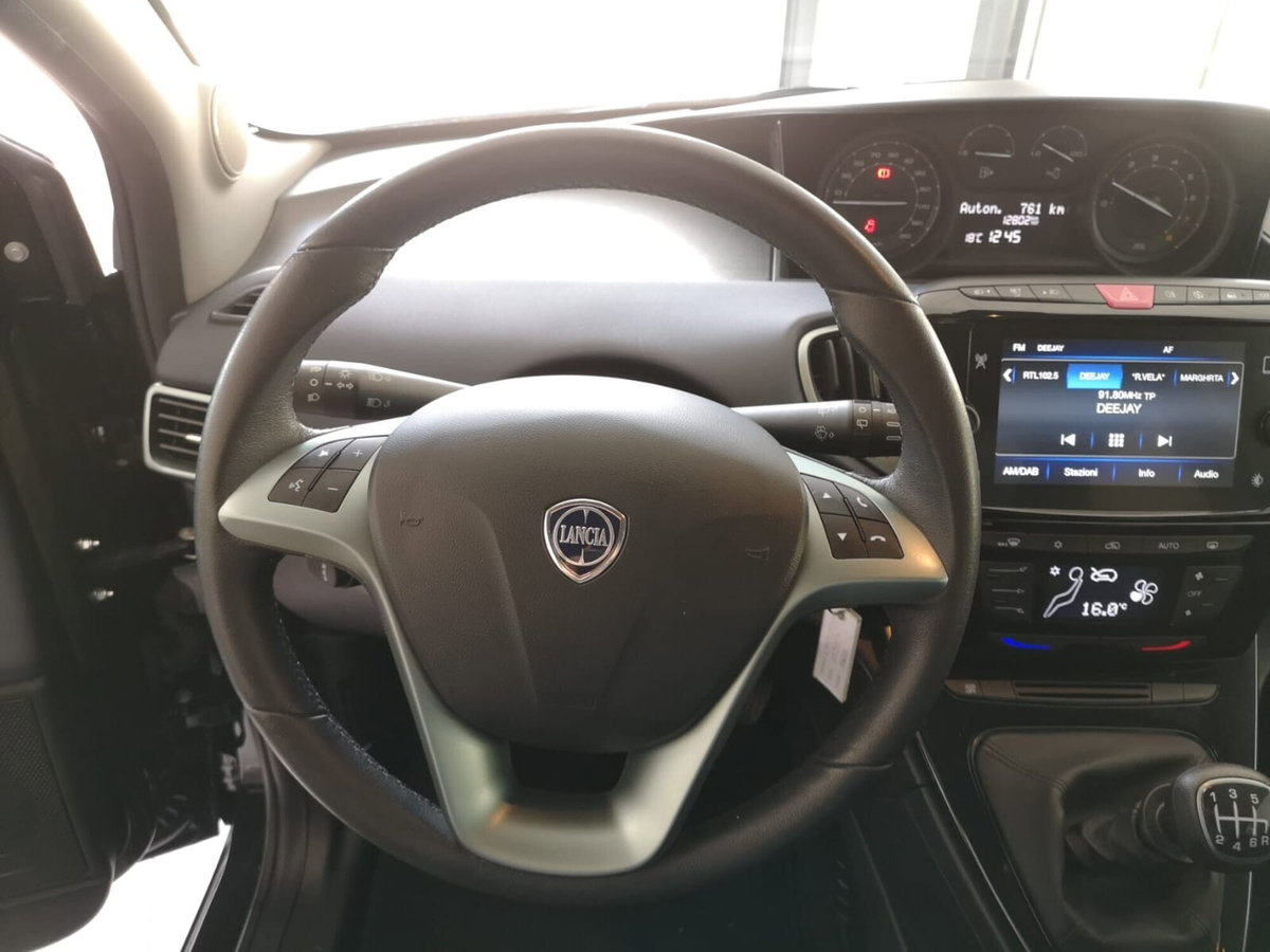 Lancia Ypsilon 1.0 FireFly 5 porte S&S Hybrid Ecochic A. Ferretti (10)