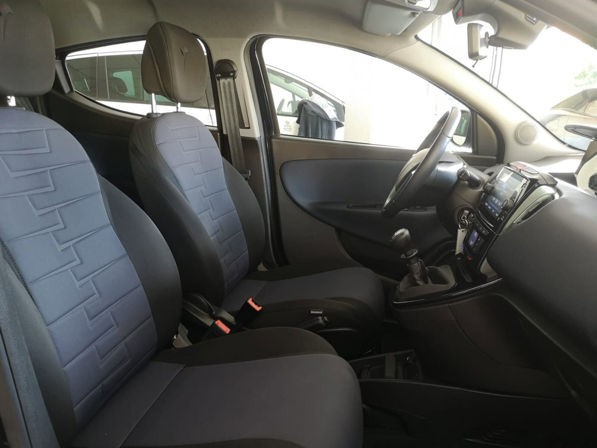 Lancia Ypsilon 1.0 FireFly 5 porte S&S Hybrid Ecochic A. Ferretti (14)