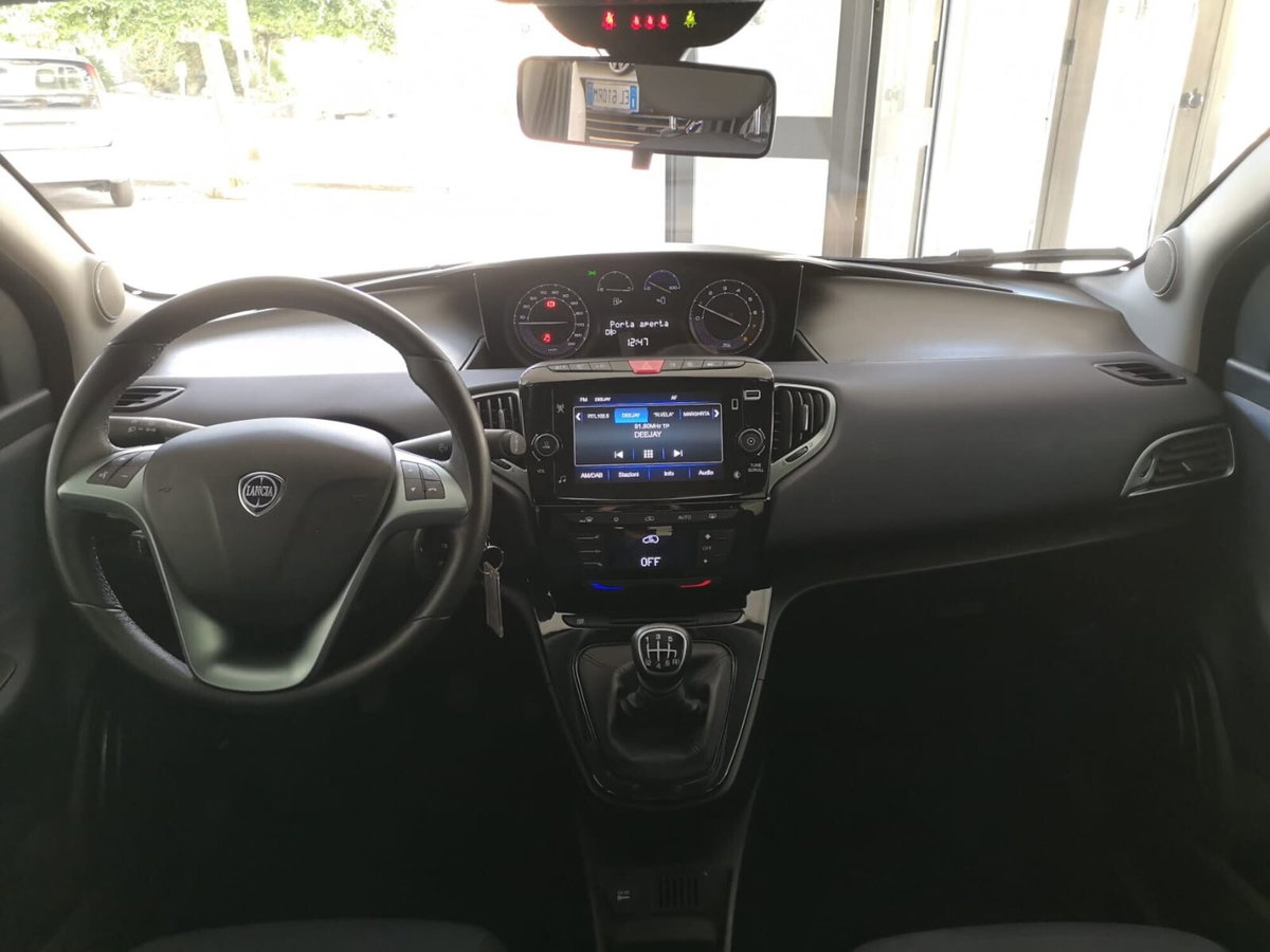 Lancia Ypsilon 1.0 FireFly 5 porte S&S Hybrid Ecochic A. Ferretti (16)