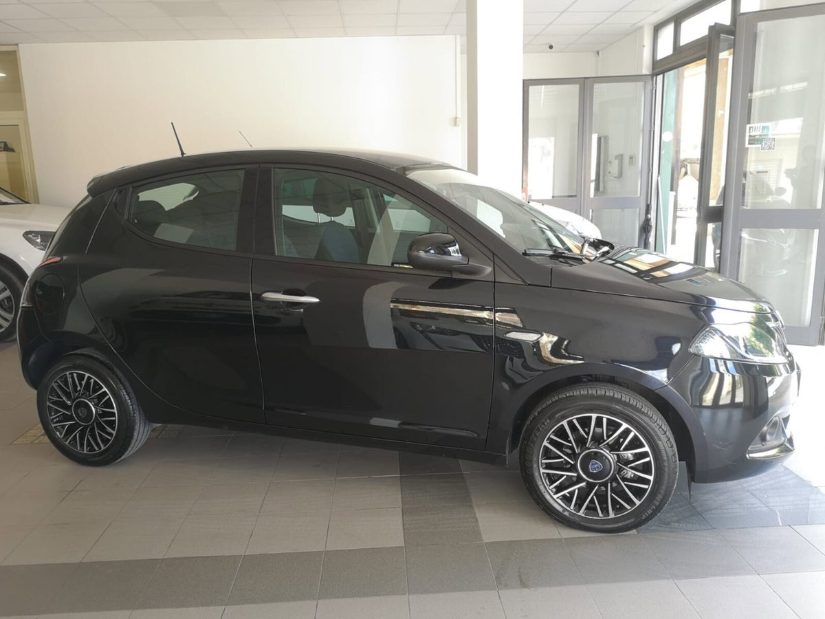 Lancia Ypsilon 1.0 FireFly 5 porte S&S Hybrid Ecochic A. Ferretti (4)