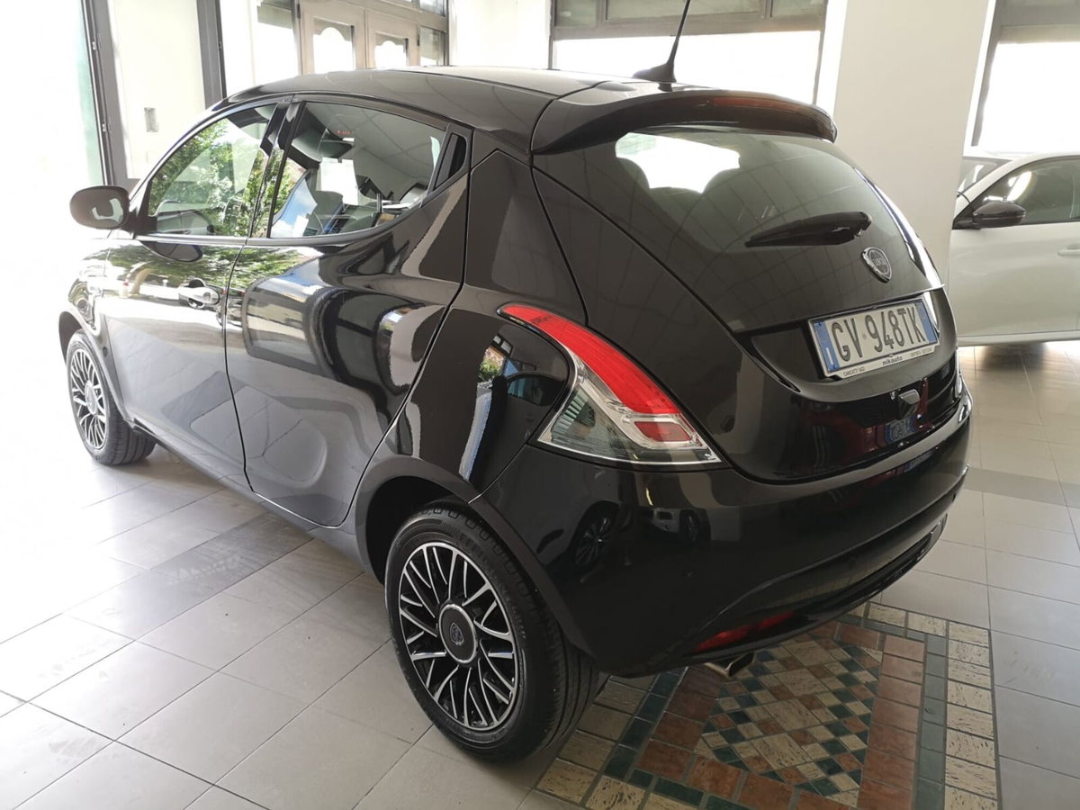 Lancia Ypsilon 1.0 FireFly 5 porte S&S Hybrid Ecochic A. Ferretti (7)