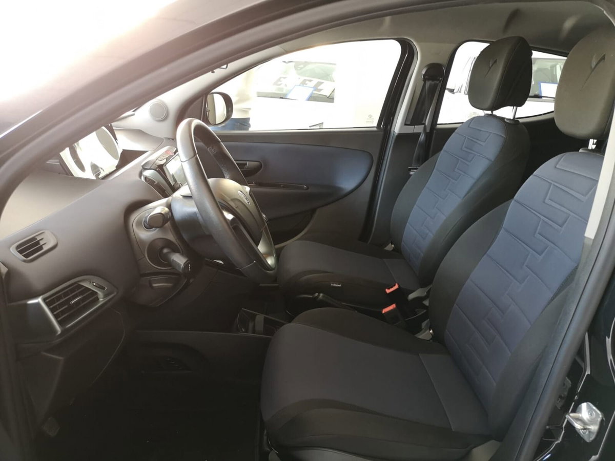 Lancia Ypsilon 1.0 FireFly 5 porte S&S Hybrid Ecochic A. Ferretti (8)