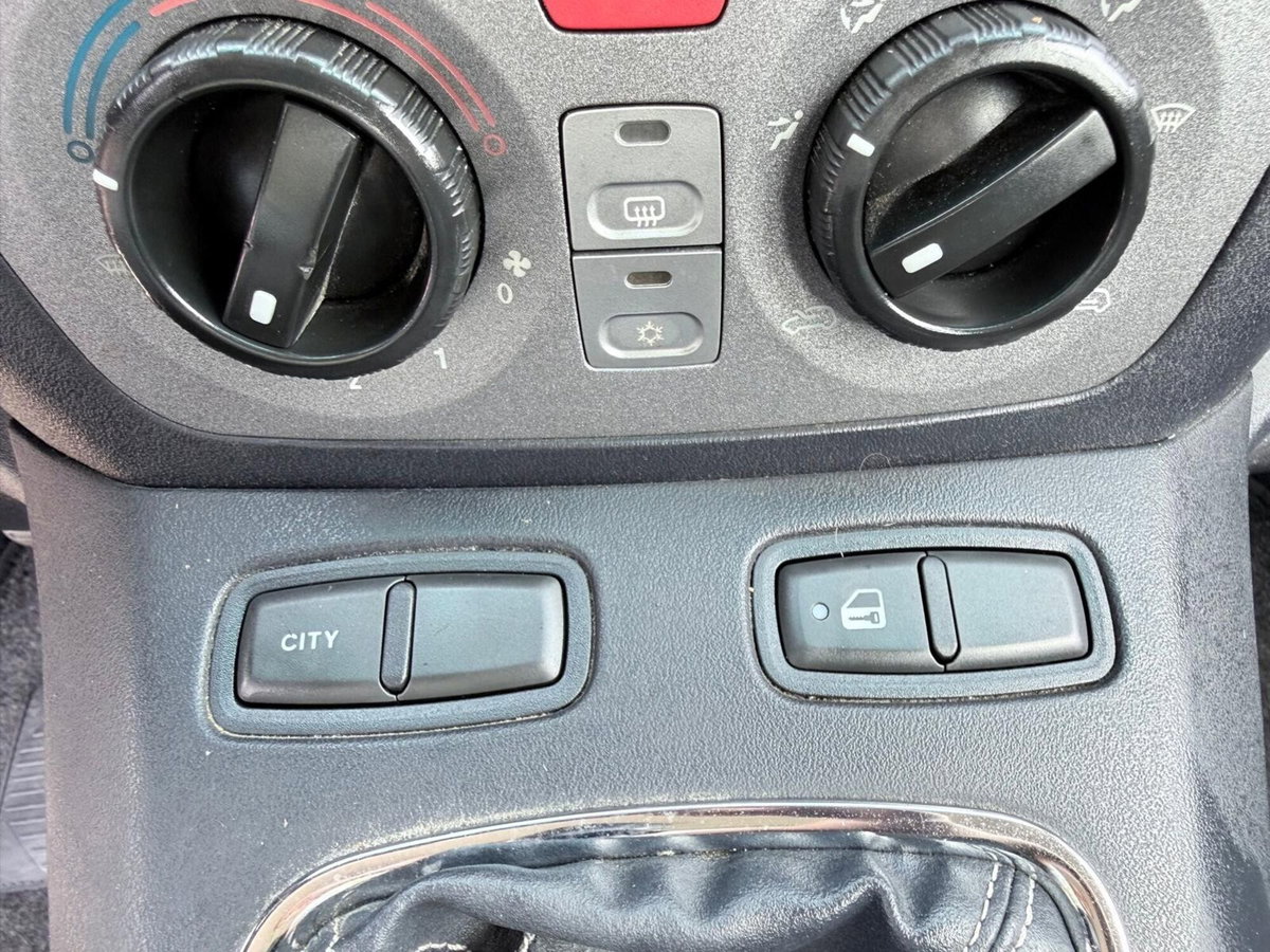 Lancia Musa 1.4 Argento (15)