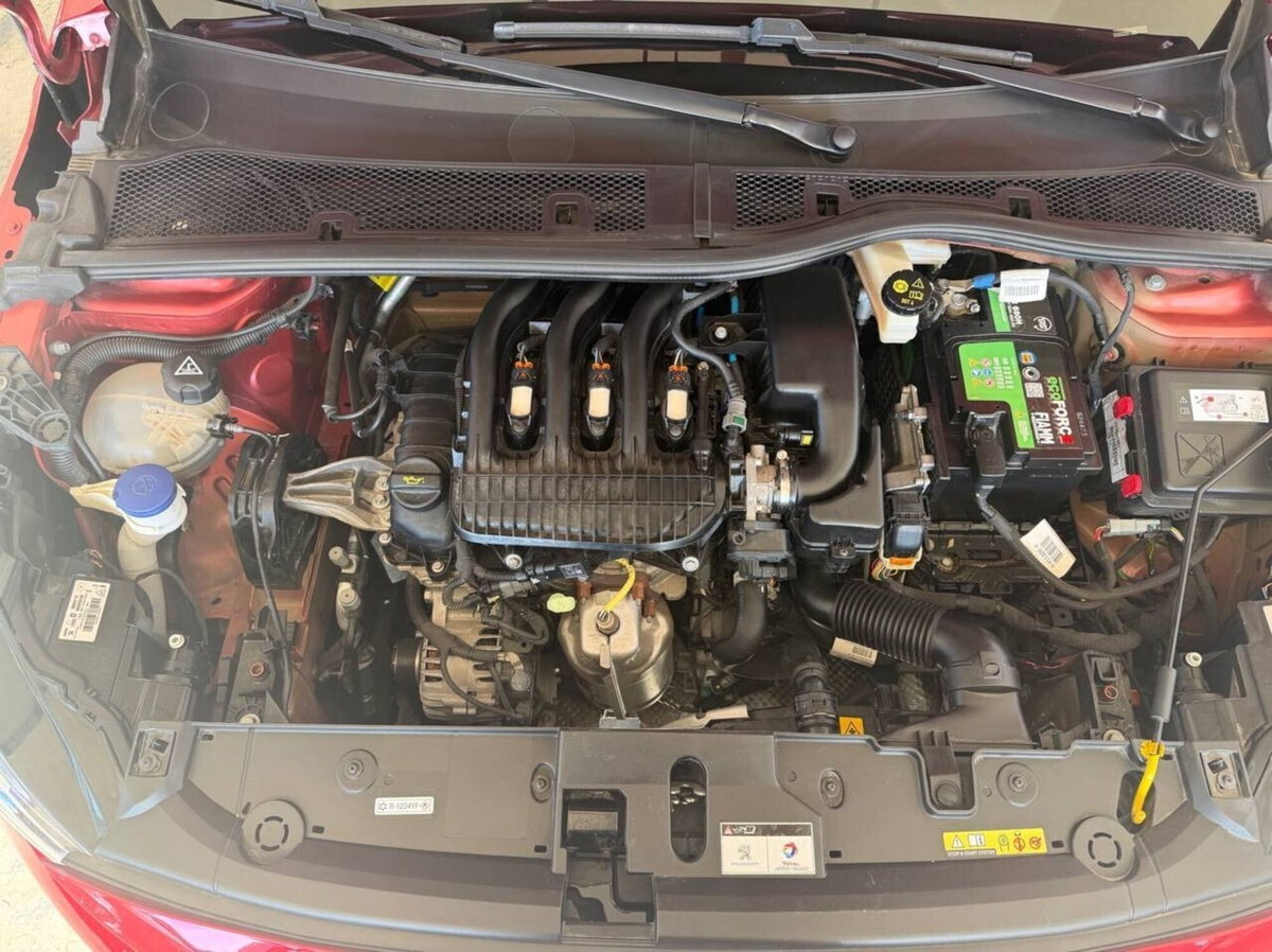 Peugeot 208 PureTech 75 Stop&Start 5 porte Allure Pack (13)