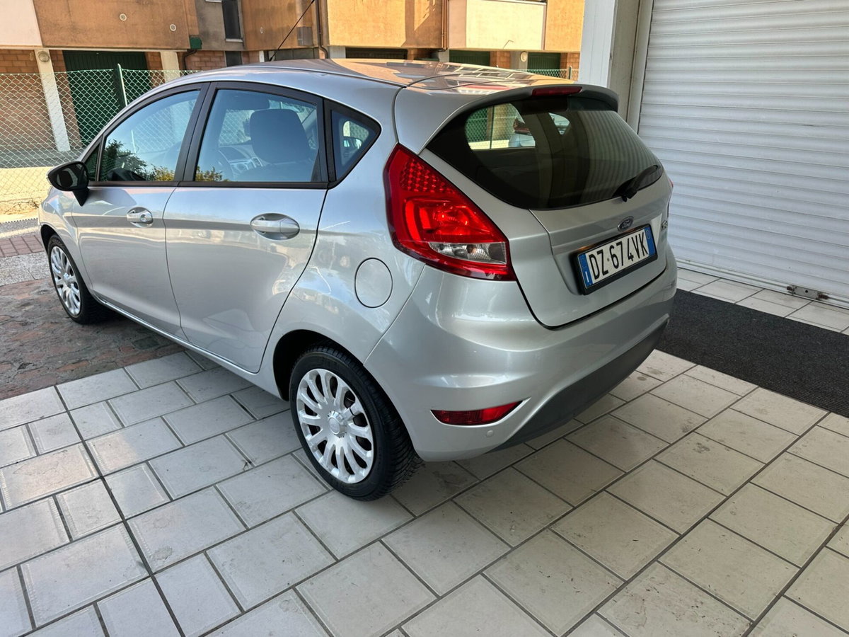 Ford Fiesta 1.4 5 porte Bz.- GPL Titanium (11)