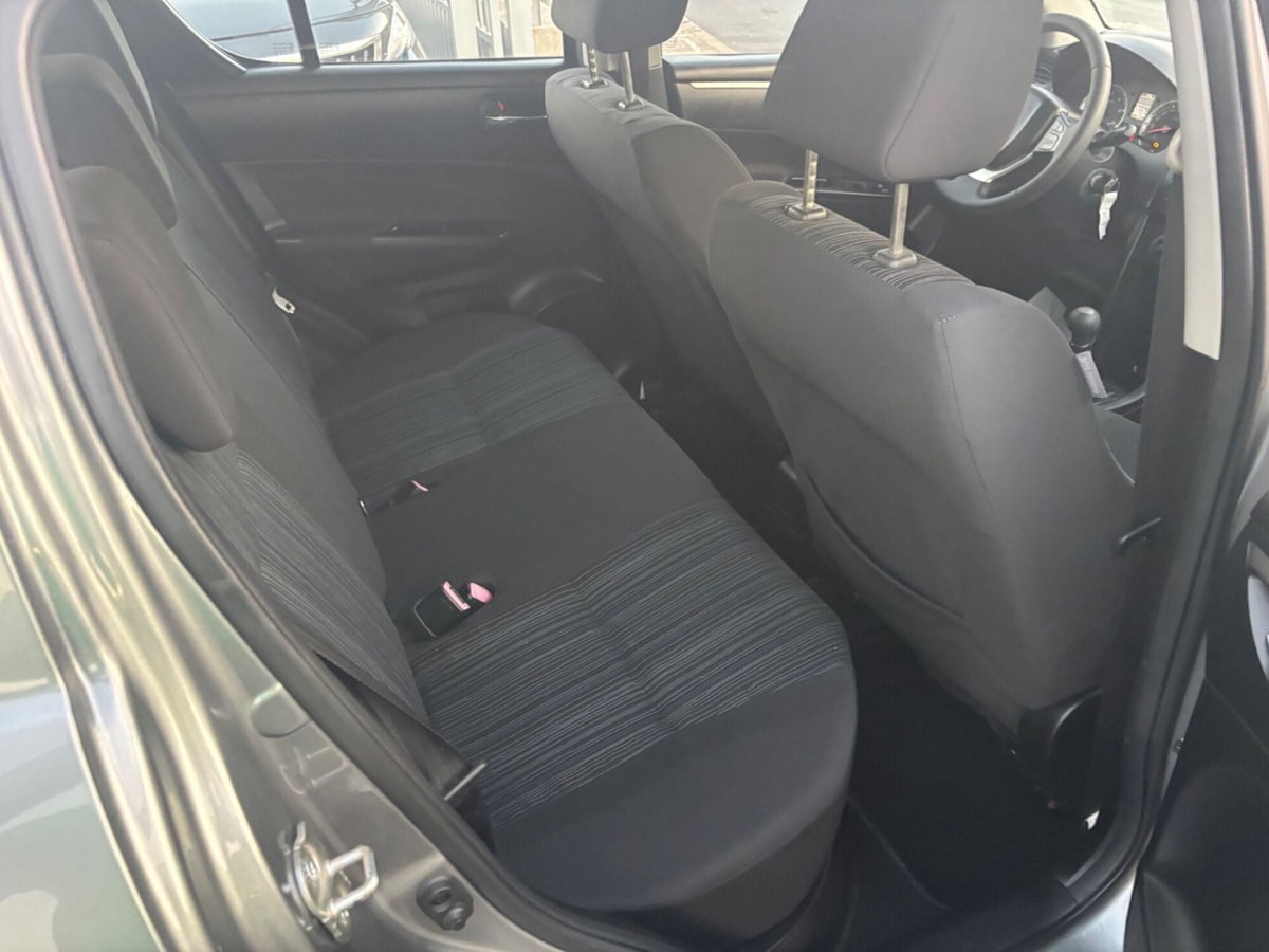 Suzuki Swift 1.3 DDiS 5 porte B-Top (10)