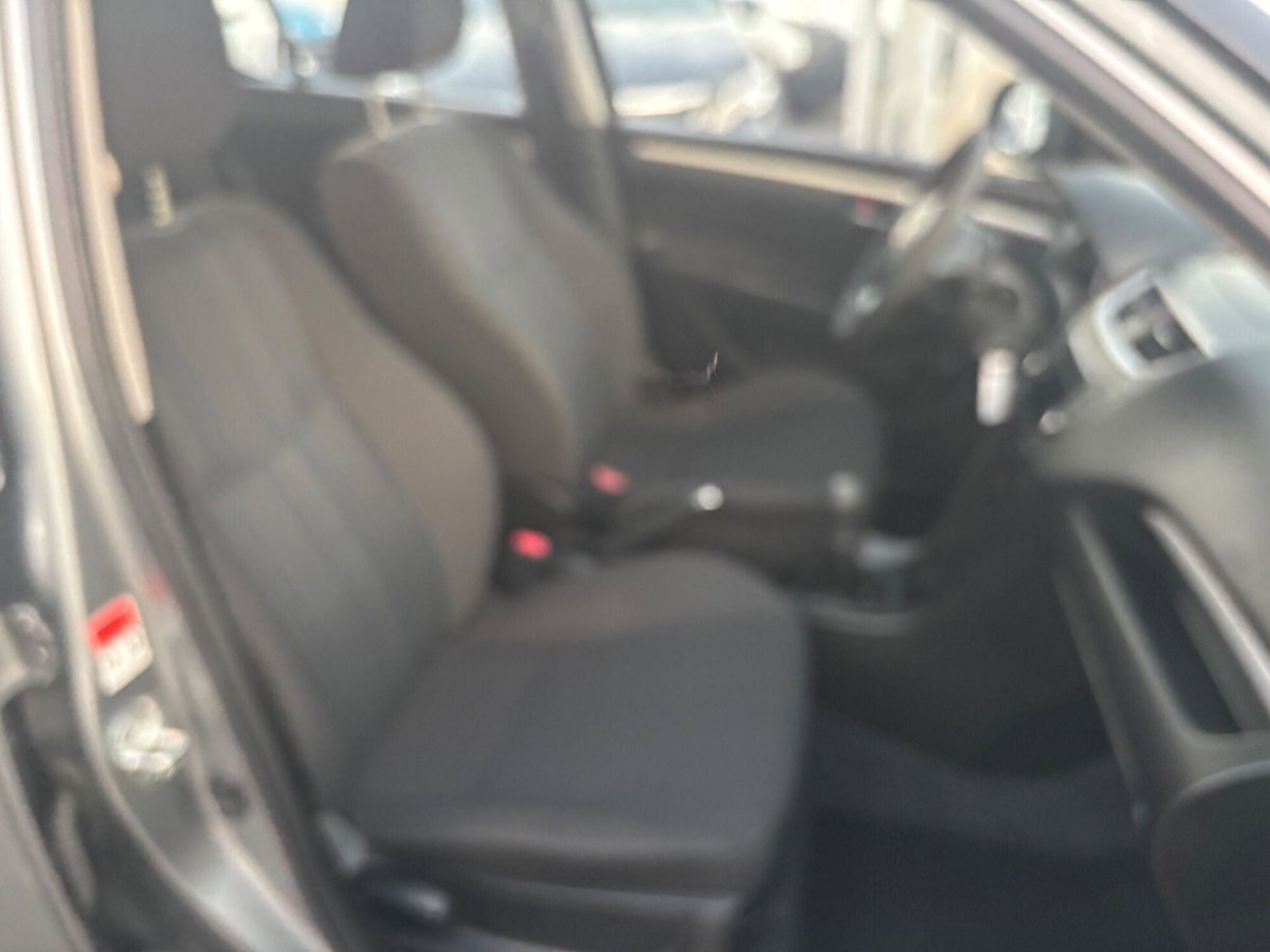 Suzuki Swift 1.3 DDiS 5 porte B-Top (12)