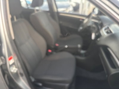 Suzuki Swift 1.3 DDiS 5 porte B-Top (12)