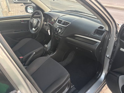 Suzuki Swift 1.3 DDiS 5 porte B-Top (13)
