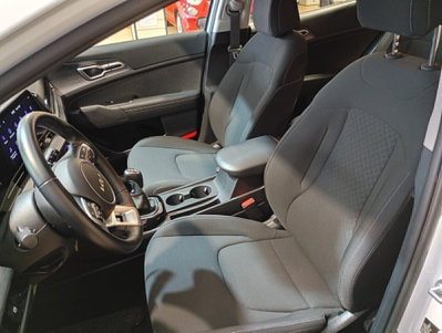 Kia Sportage 1.6 CRDi MHEV Business (12)