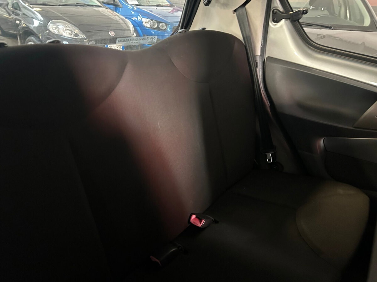 Toyota Aygo 1.0 12V VVT-i 5 porte Sol (9)