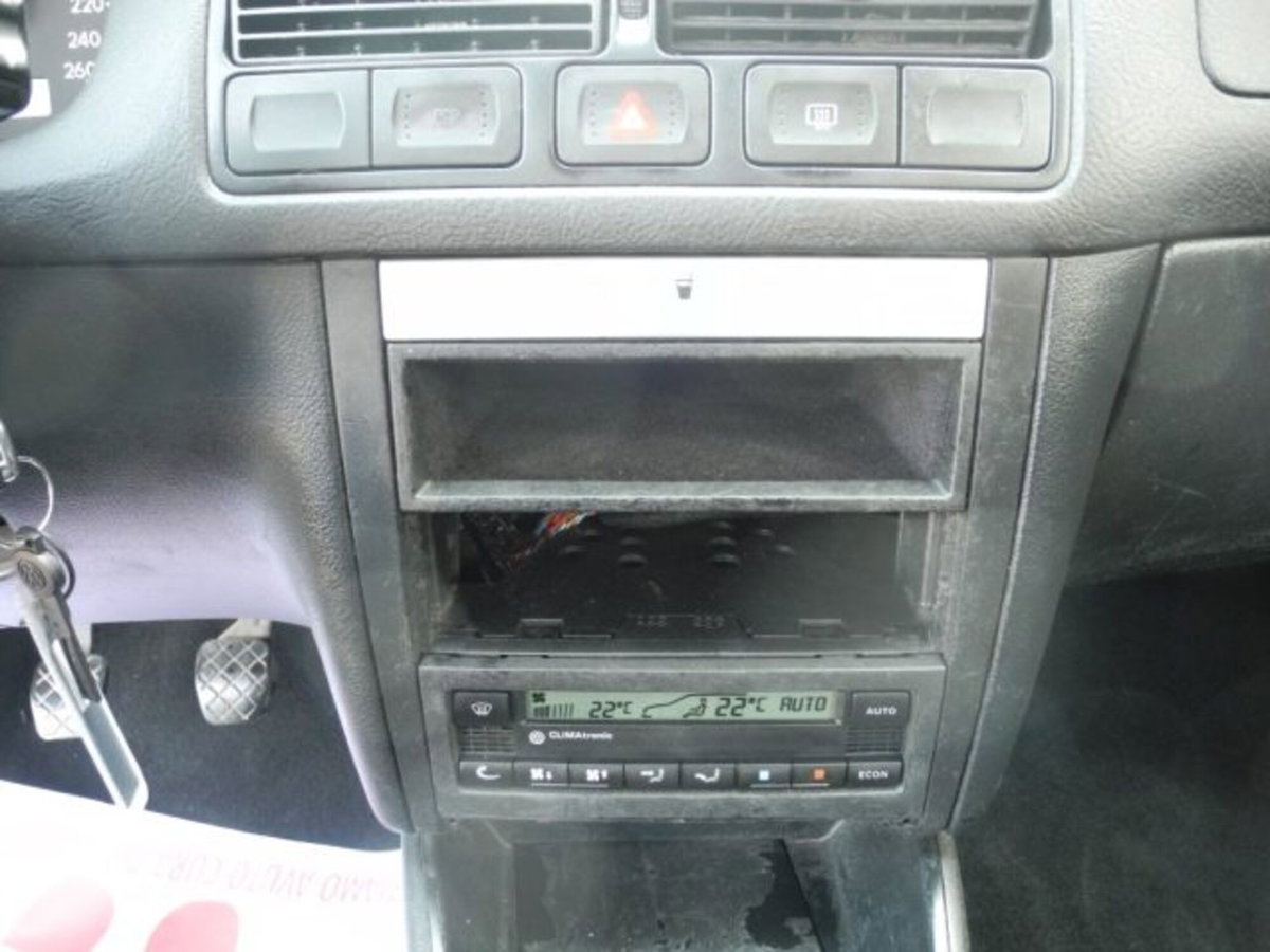 Volkswagen Golf 1.6 16V cat 5 porte Comfortline (18)