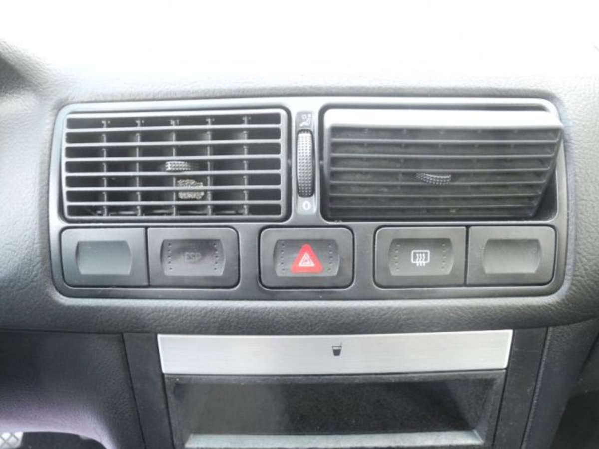 Volkswagen Golf 1.6 16V cat 5 porte Comfortline (19)