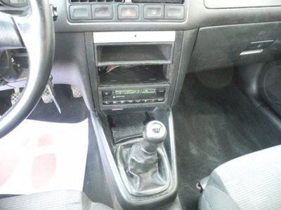 Volkswagen Golf 1.6 16V cat 5 porte Comfortline (7)