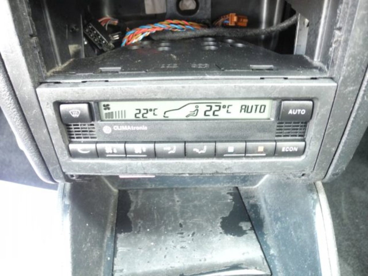 Volkswagen Golf 1.6 16V cat 5 porte Comfortline (8)