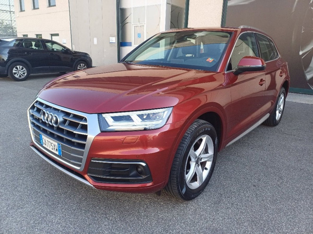 Audi Q5 40 TDI quattro S tronic Business Sport (2)