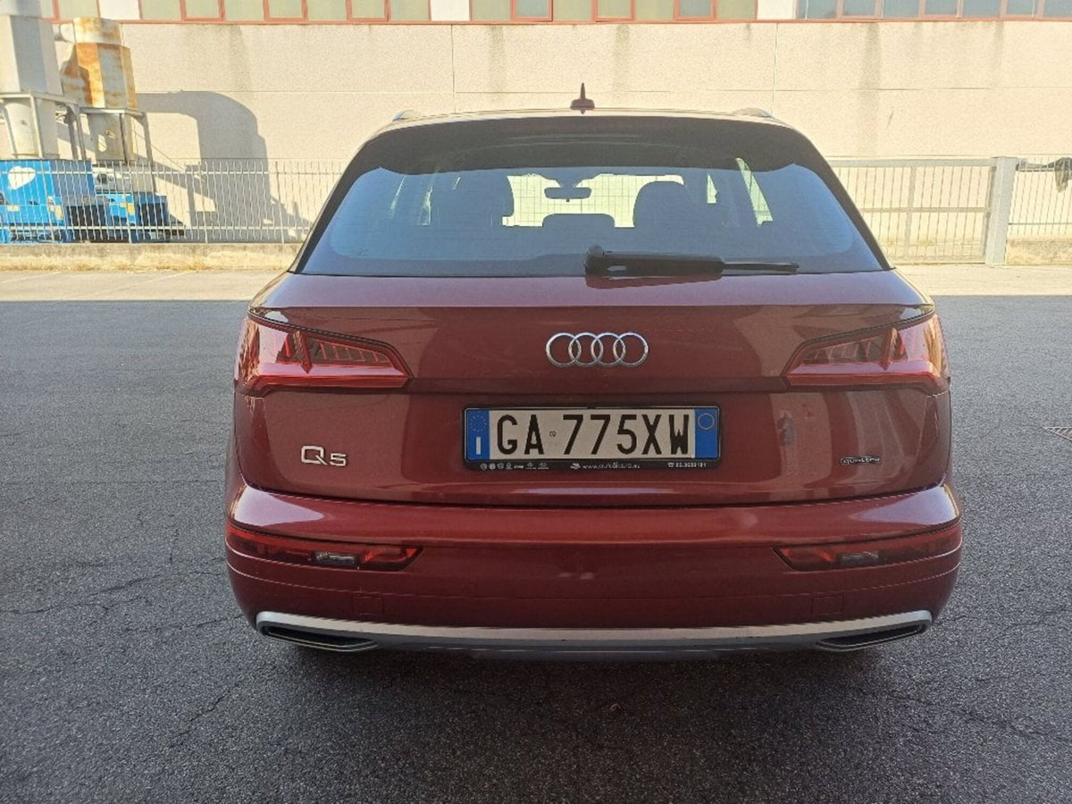 Audi Q5 40 TDI quattro S tronic Business Sport (3)