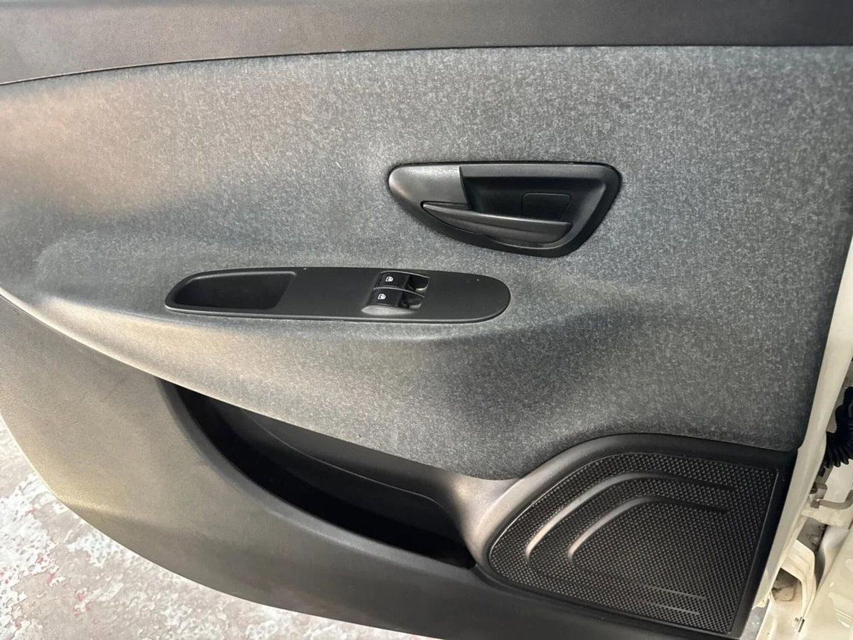 Lancia Ypsilon 1.2 69 CV 5 porte Elefantino (10)