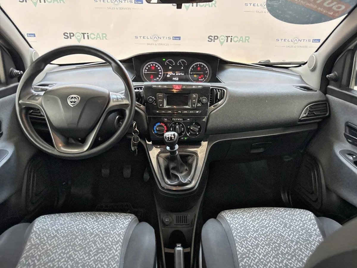 Lancia Ypsilon 1.2 69 CV 5 porte Elefantino (12)