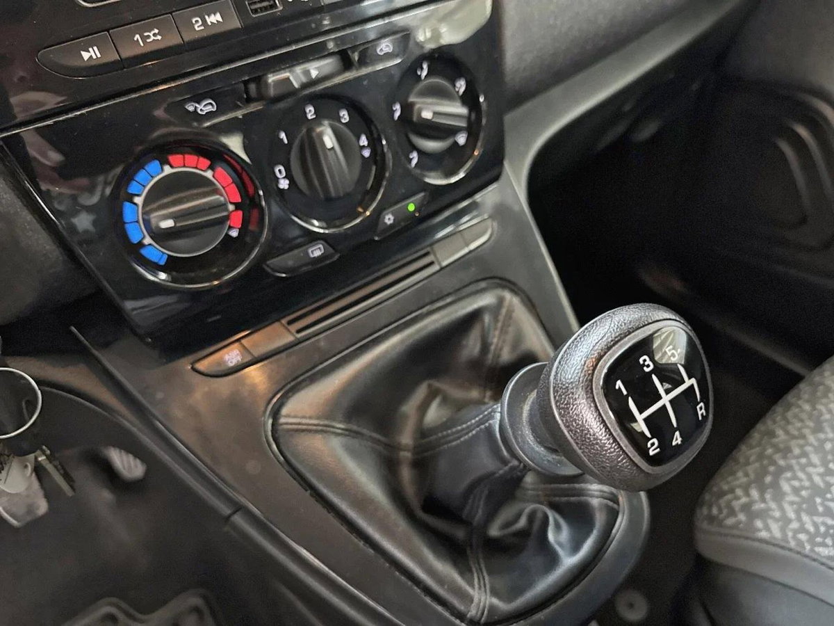 Lancia Ypsilon 1.2 69 CV 5 porte Elefantino (16)