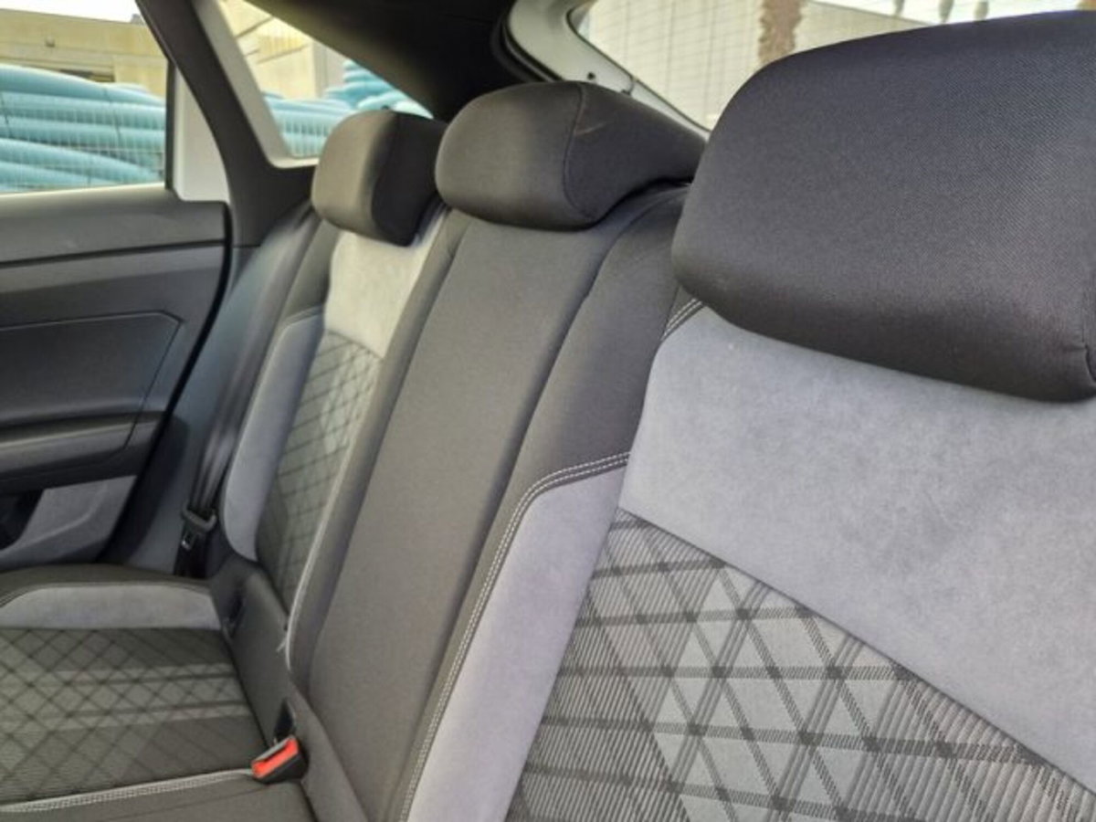 Volkswagen Taigo 1.0 TSI 110 CV DSG R-Line (10)