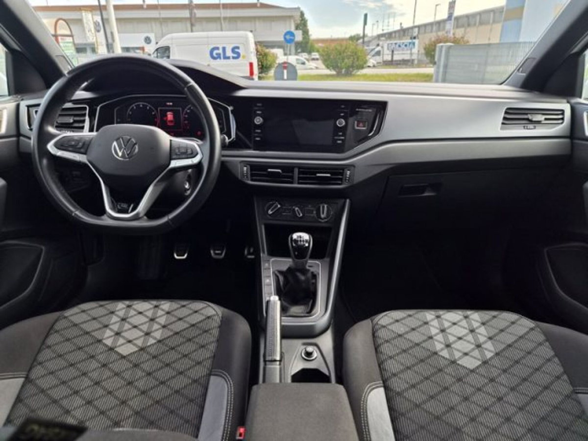 Volkswagen Taigo 1.0 TSI 110 CV R-Line (2)