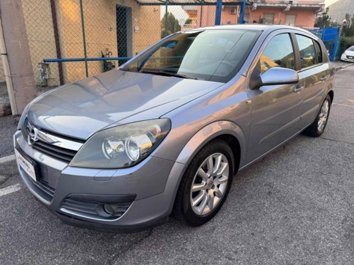 Opel Astra 1.6 16V Twinport 5 porte Cosmo