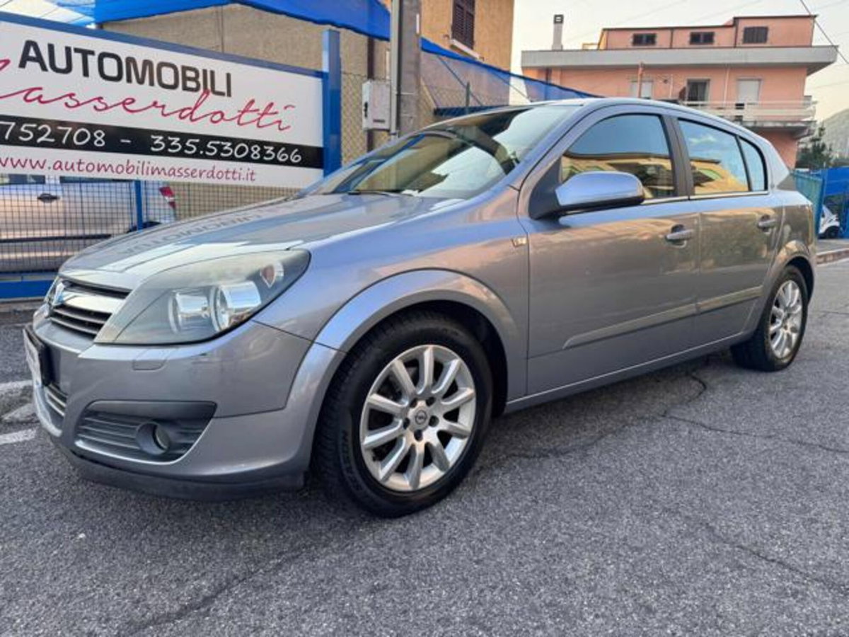 Opel Astra 1.6 16V Twinport 5 porte Cosmo (18)