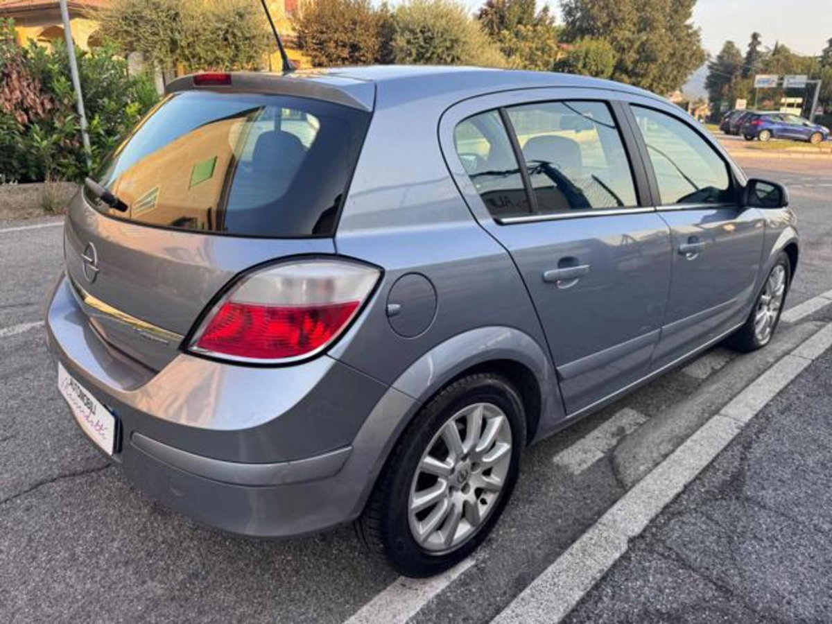 Opel Astra 1.6 16V Twinport 5 porte Cosmo (5)