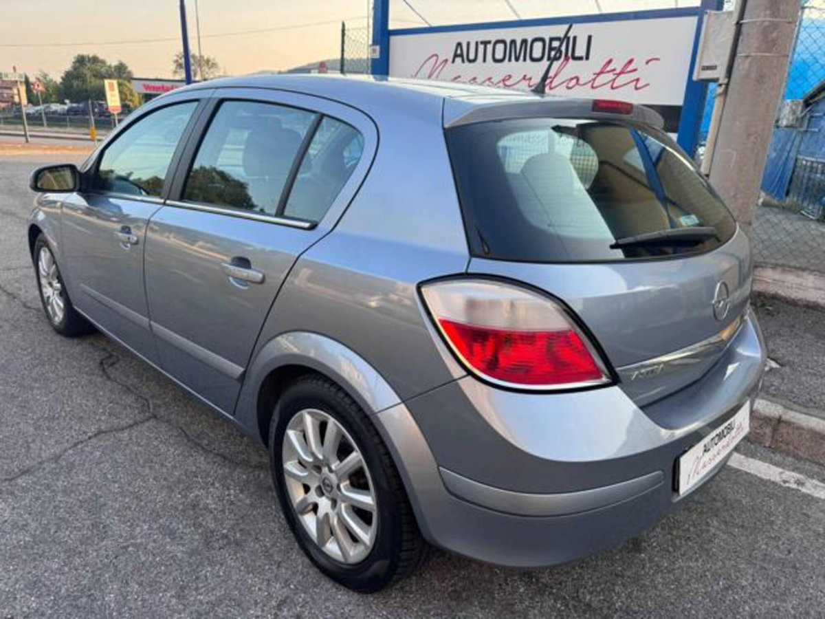 Opel Astra 1.6 16V Twinport 5 porte Cosmo (7)