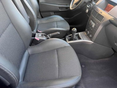Opel Astra 1.6 16V Twinport 5 porte Cosmo (9)