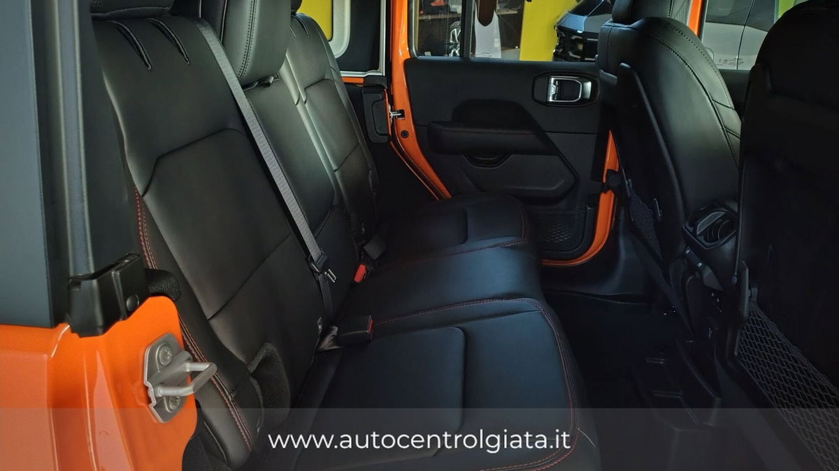 Jeep Wrangler Unlimited 2.0 Turbo Sahara (11)