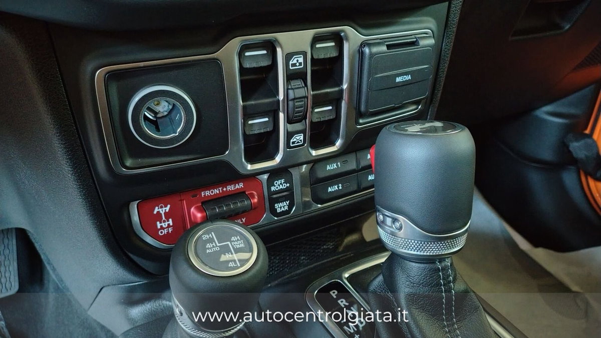 Jeep Wrangler Unlimited 2.0 Turbo Sahara (16)