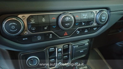 Jeep Wrangler Unlimited 2.0 Turbo Sahara (17)