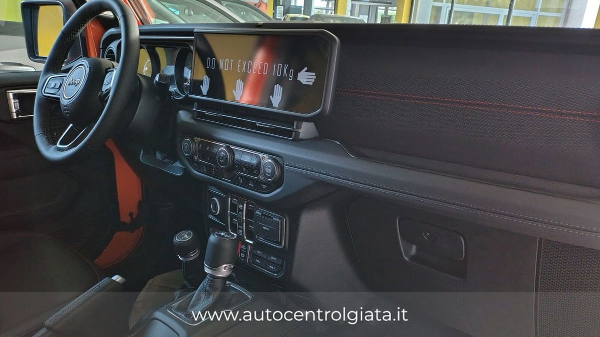 Jeep Wrangler Unlimited 2.0 Turbo Sahara (9)