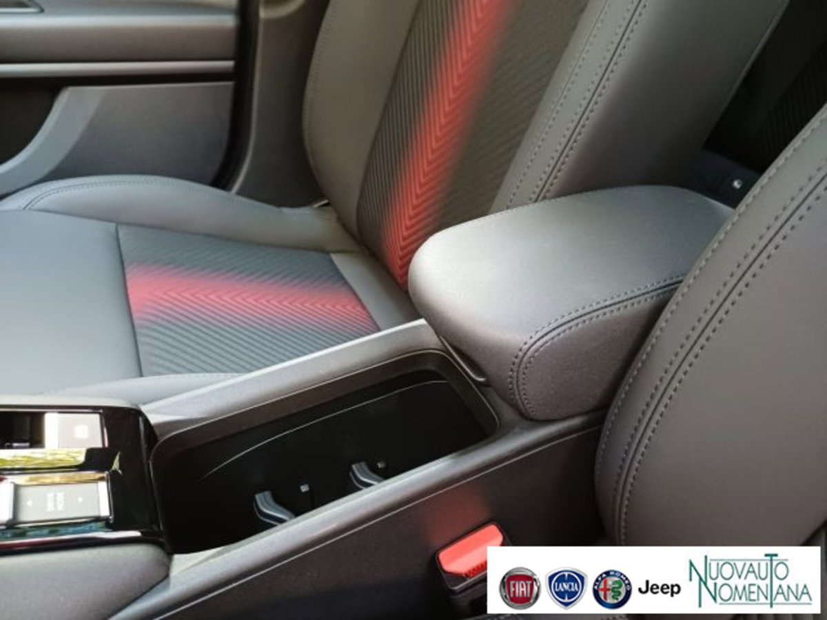 Alfa Romeo Junior 1.2 ibrida Ti 145cv edct6 (17)