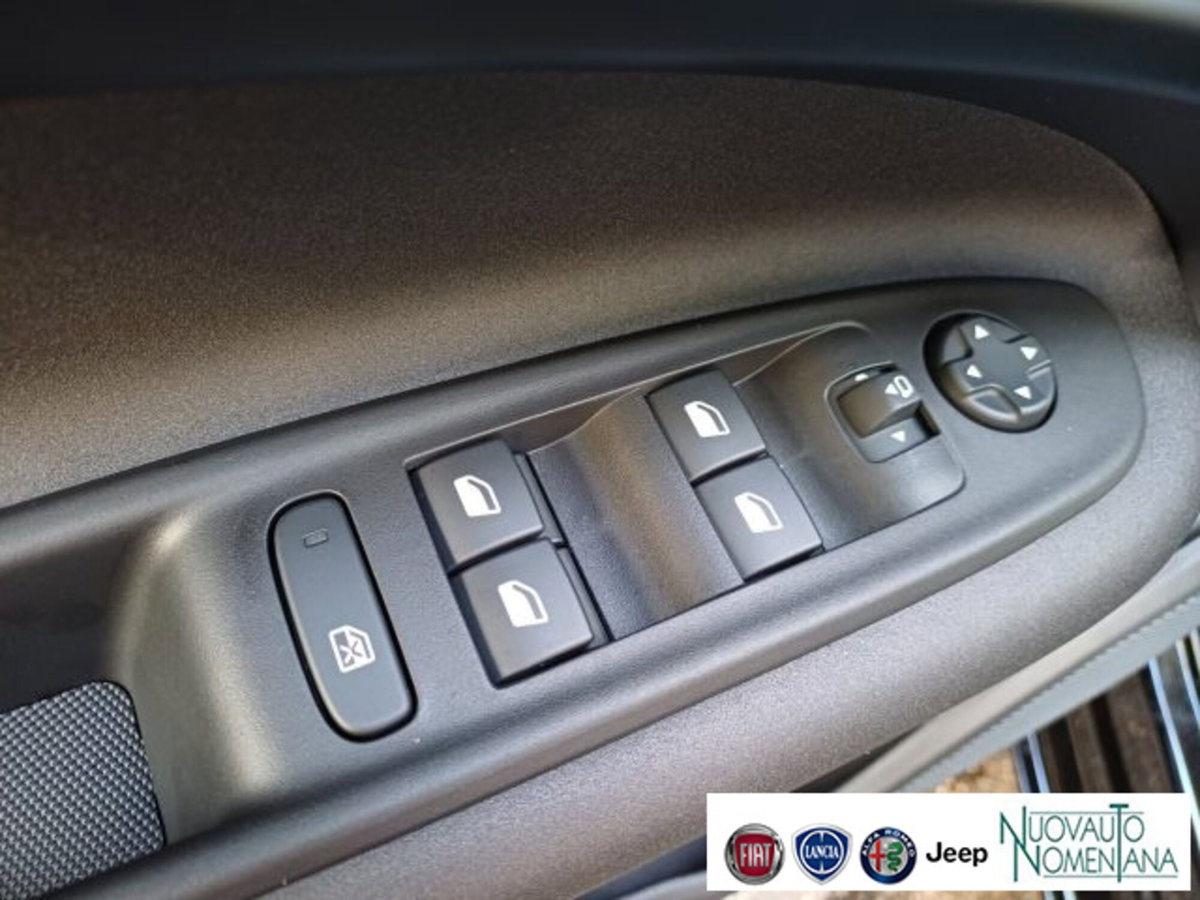 Alfa Romeo Junior 1.2 ibrida Ti 145cv edct6 (19)