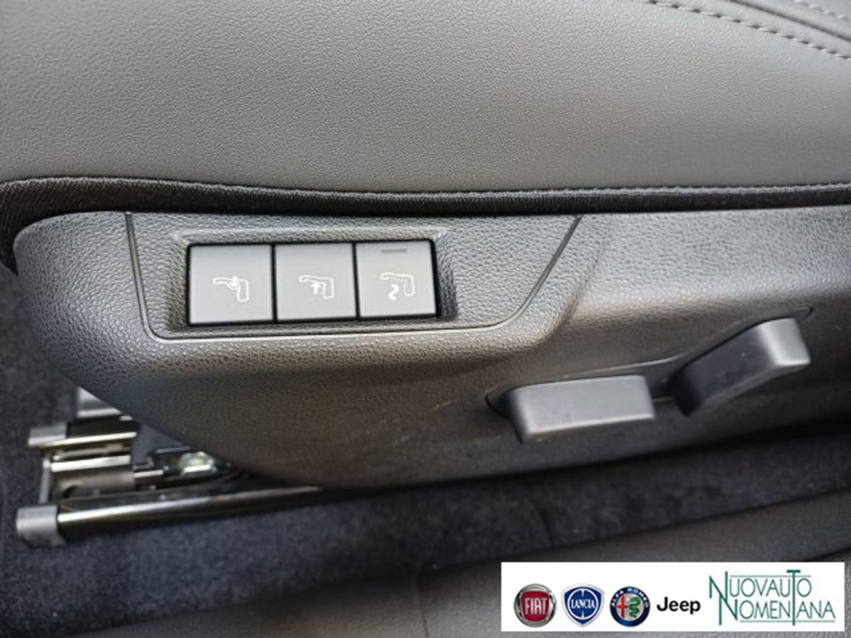 Alfa Romeo Junior 1.2 ibrida Ti 145cv edct6 (17)