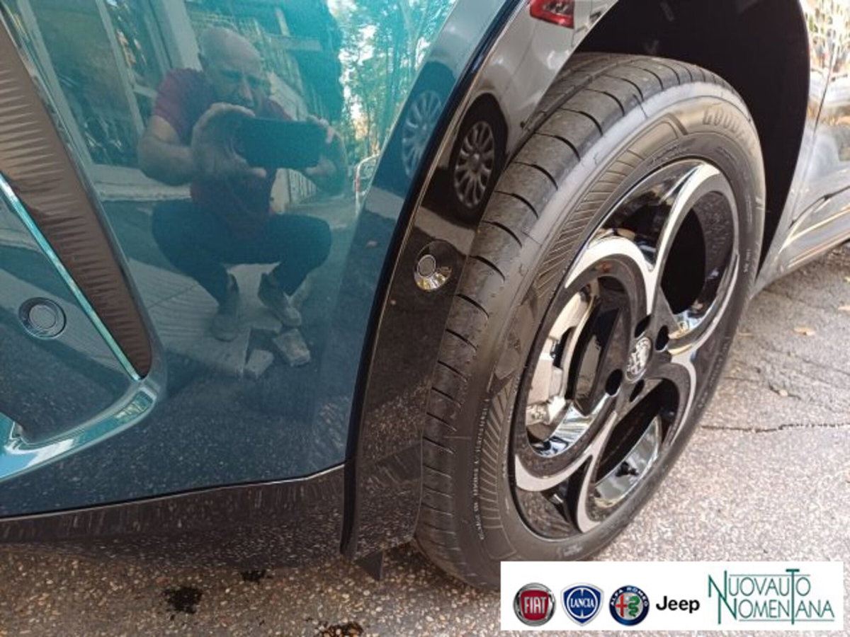 Alfa Romeo Junior 1.2 ibrida Ti 145cv edct6 (4)