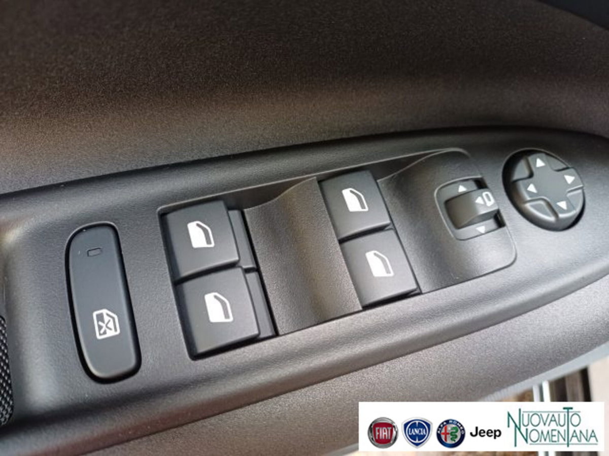 Alfa Romeo Junior 1.2 ibrida Ti 145cv edct6 (19)