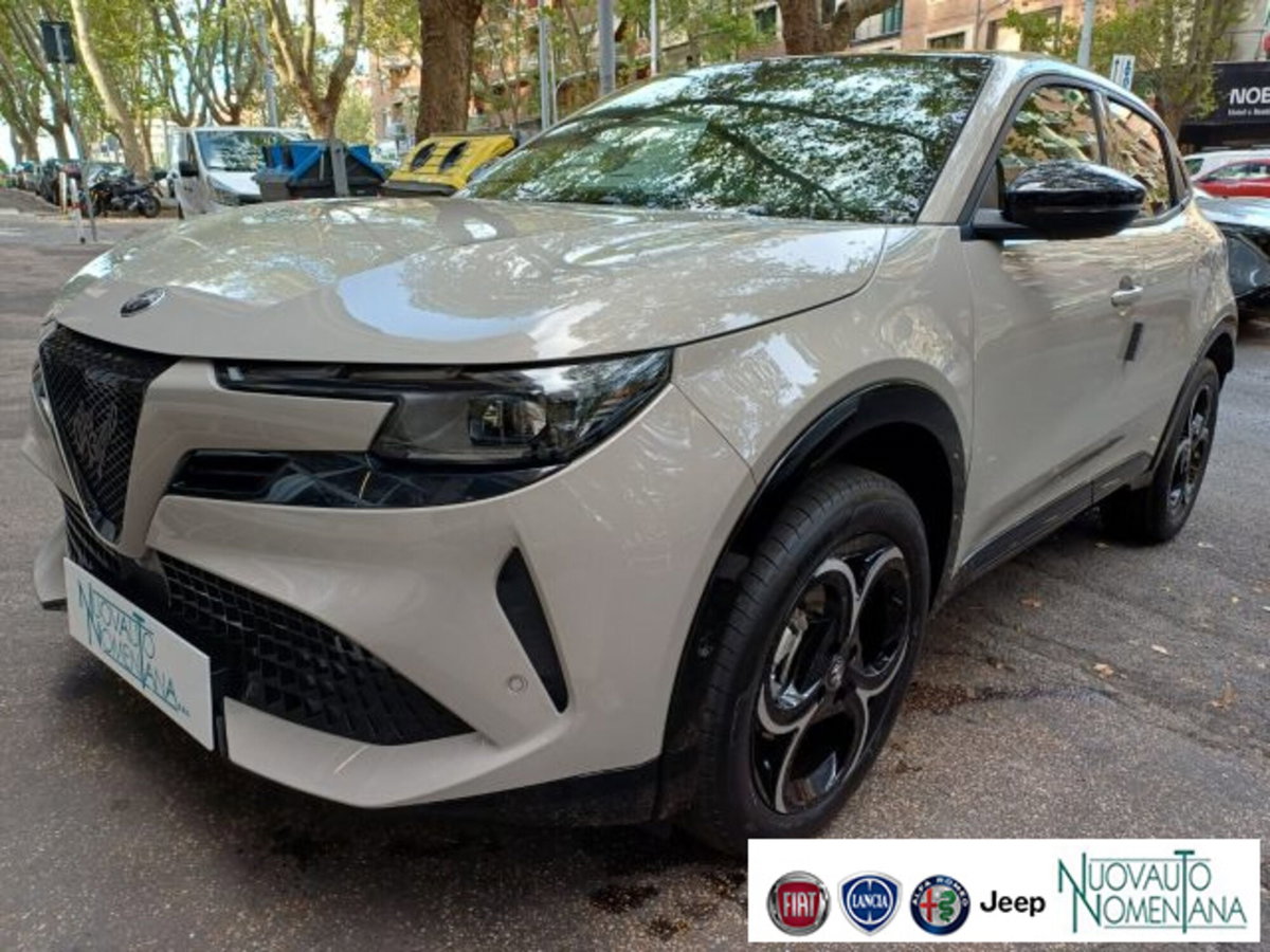 Alfa Romeo Junior 1.2 ibrida Ti 145cv edct6 (2)